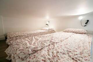 Хостел Bigland House Санкт-Петербург Семейный номер с удобствами в номере-4