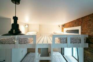 Хостел Bigland House Санкт-Петербург Cемейный номер с собственной ванной комнатой-5