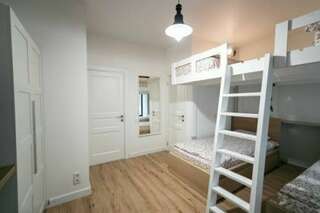 Хостел Bigland House Санкт-Петербург Cемейный номер с собственной ванной комнатой-4