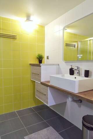 Хостел Bigland House Санкт-Петербург Двухуровневый четырехместный номер-8